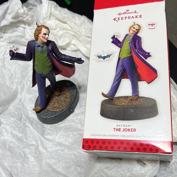 The Joker Hallmark ornament - Picture 7 of 7